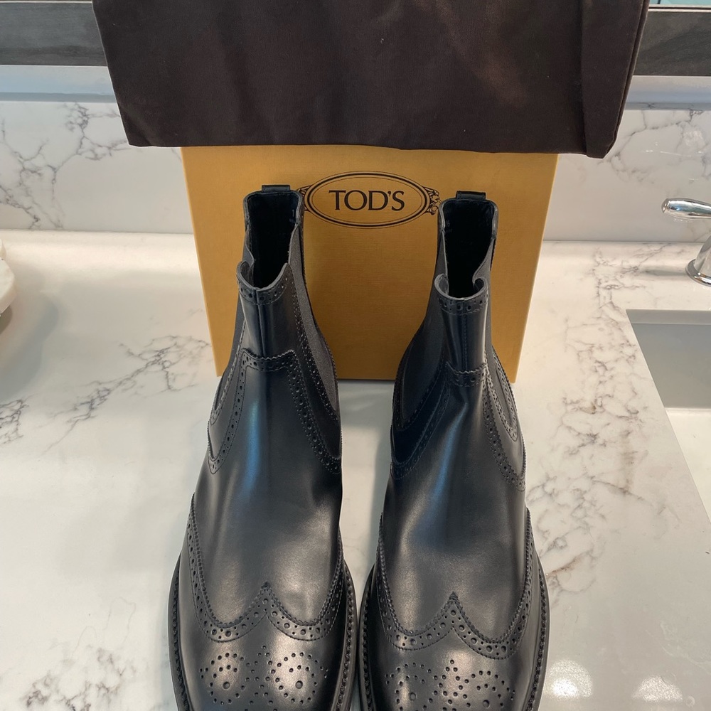 Tod’s ankle boots 100% leather and Authentic, brand NEW, size 11.5 UK 12.5 US. - Picture 2 of 8